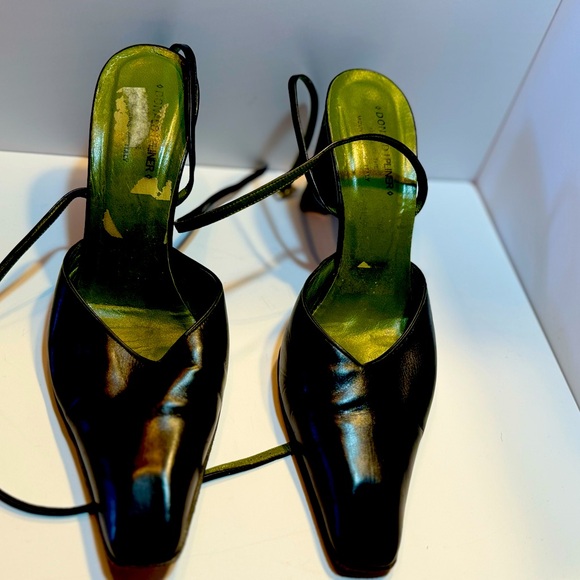 Donald Pliner black mud heel strap on pump - Picture 1 of 4